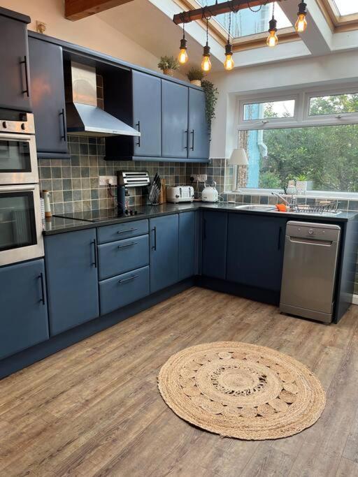 Lobster Cottage - Stylish 3 Bedroom Cottage In Heart Of Tenby Town, Pembrokeshire Bagian luar foto