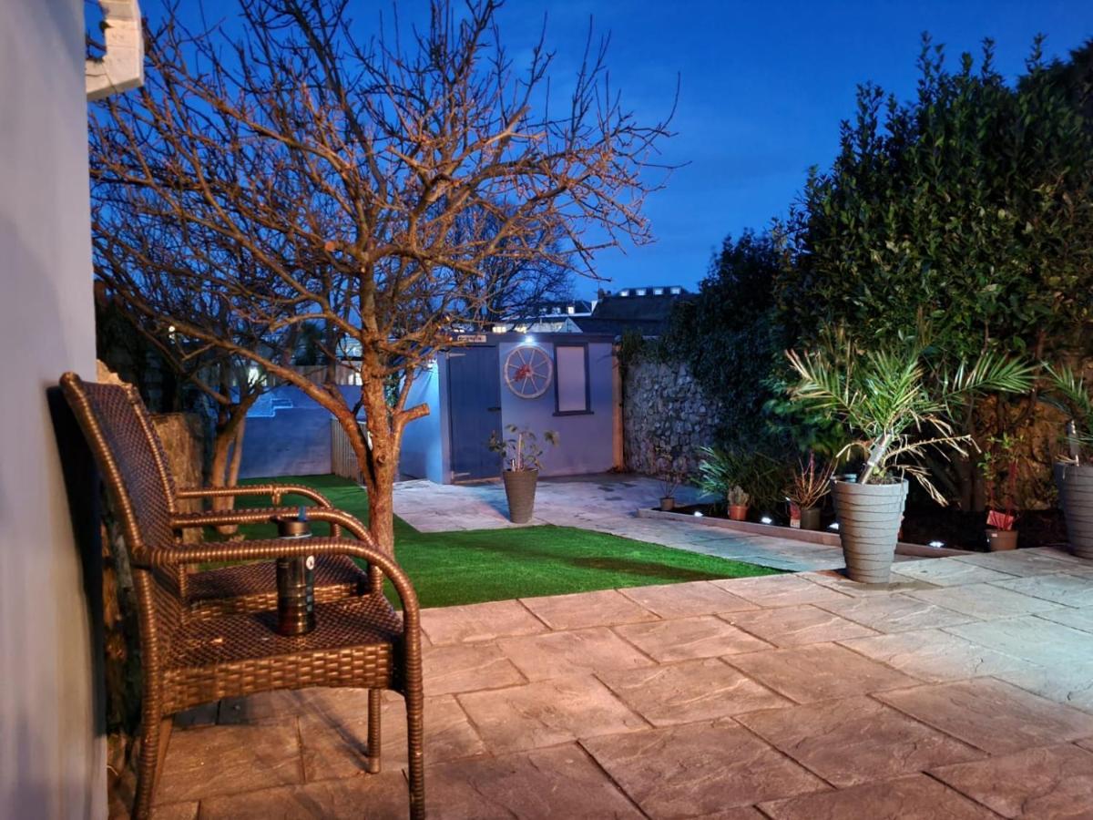 Lobster Cottage - Stylish 3 Bedroom Cottage In Heart Of Tenby Town, Pembrokeshire Bagian luar foto